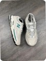New balance 2002r Grey / Green ( taille 38 )