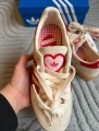 adidas handball spezial red cream " Saint Valentin " Taille 40