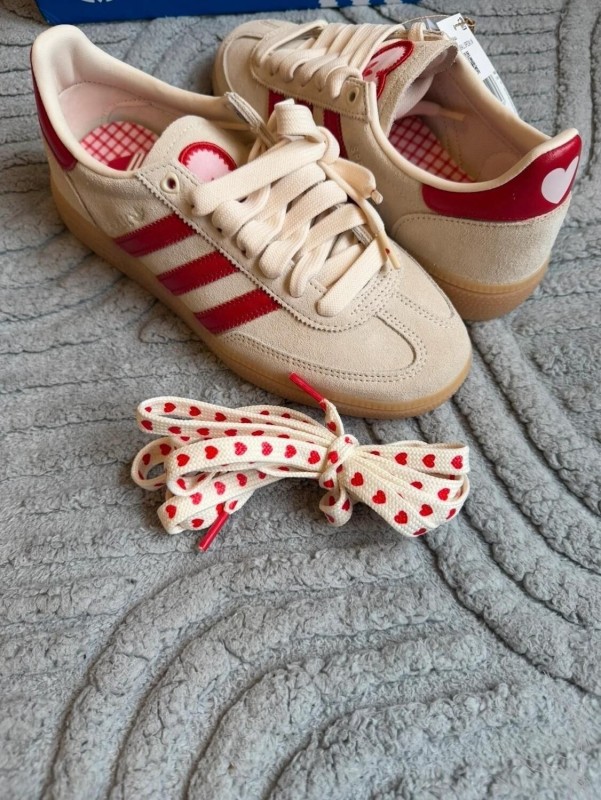 adidas handball spezial red cream " Saint Valentin " Taille 40 2