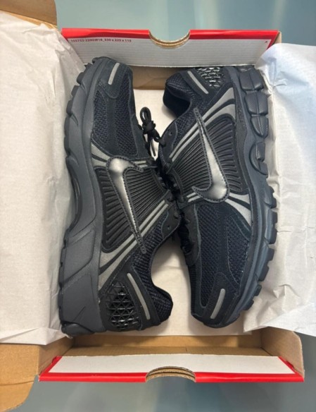 Nike Zoom Vomero 5 Black Taille 44,5