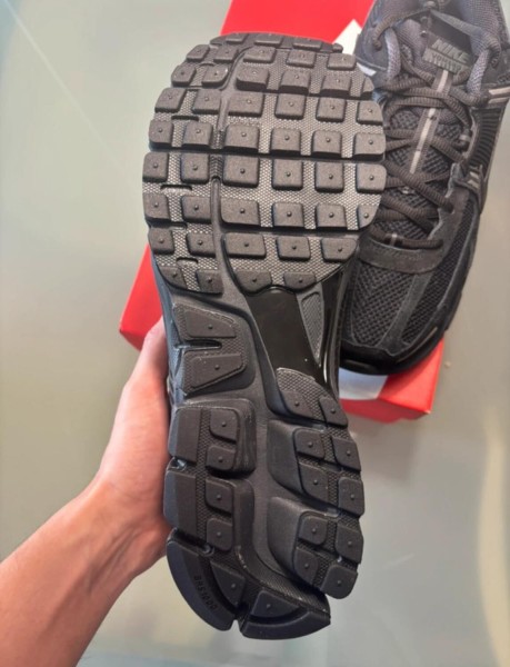 Nike Zoom Vomero 5 Black Taille 44,5