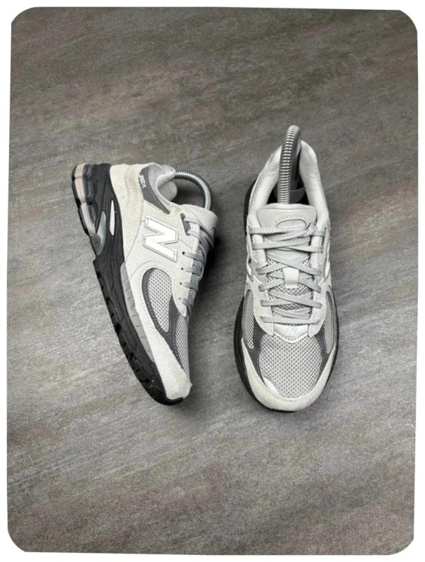New balance 2002r grey ( taille 35,5 )