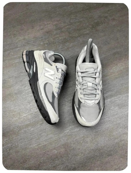 New balance 2002r grey ( taille 35,5 )