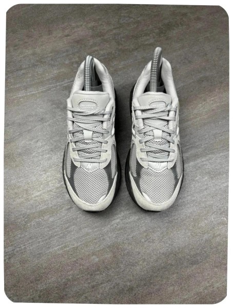New balance 2002r grey ( taille 35,5 )