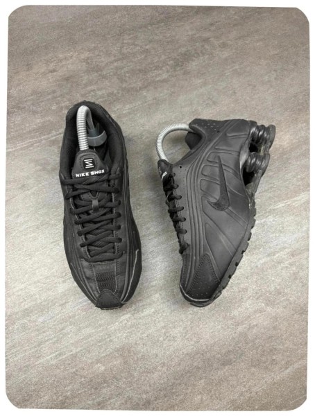 Nike shox r4 black ( taille 36,5 )