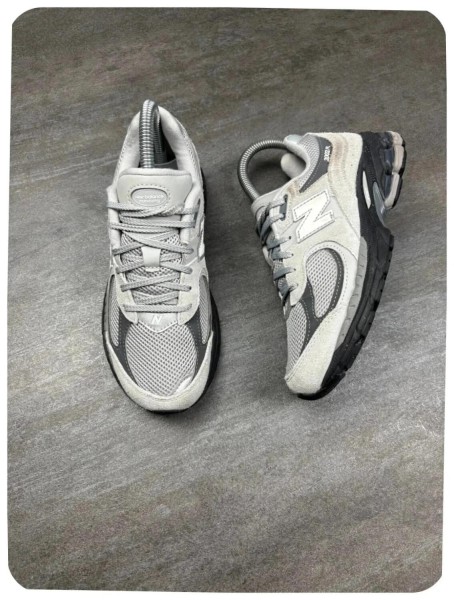 New balance 2002r grey ( taille 35,5 )