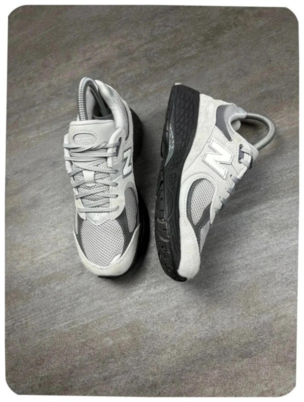 New balance 2002r grey ( taille 35,5 ) 2