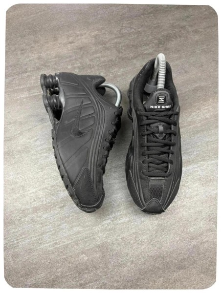 Nike shox r4 black ( taille 36,5 )