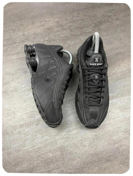 Nike shox r4 black ( taille 36,5 )
