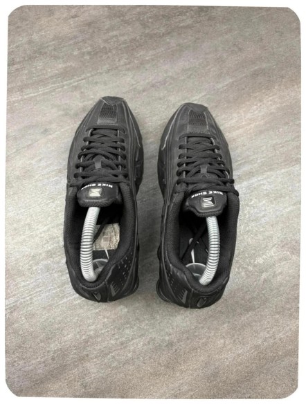 Nike shox r4 black ( taille 36,5 )