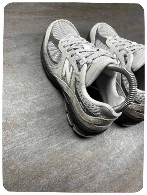 New balance 2002r grey ( taille 35,5 ) 2