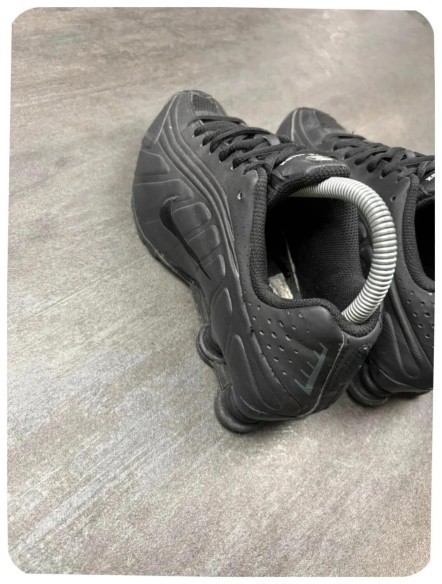 Nike shox r4 black ( taille 36,5 )