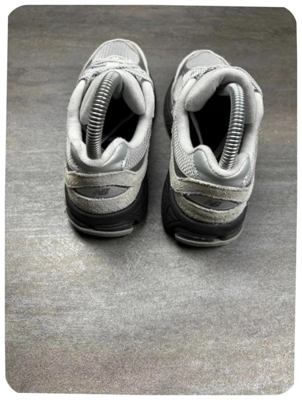 New balance 2002r grey ( taille 35,5 ) 2