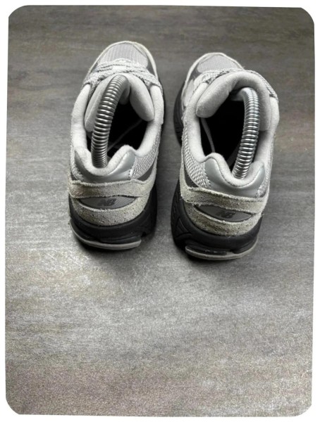 New balance 2002r grey ( taille 35,5 )