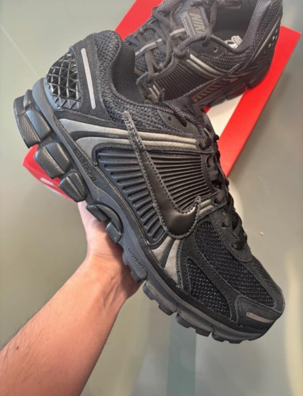 Nike Zoom Vomero 5 Black Taille 44