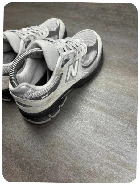 New balance 2002r grey ( taille 35,5 )