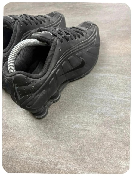Nike shox r4 black ( taille 36,5 )