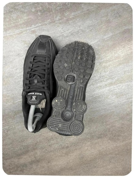 Nike shox r4 black ( taille 36,5 )