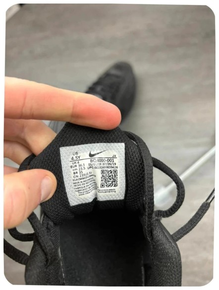 Nike shox r4 black ( taille 36,5 )