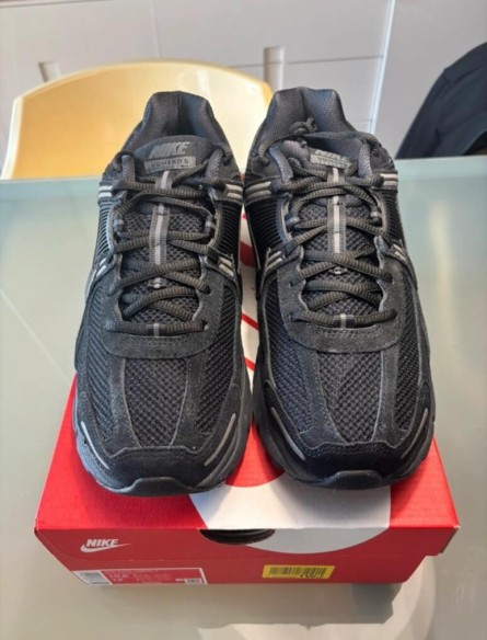 Nike Zoom Vomero 5 Black Taille 44