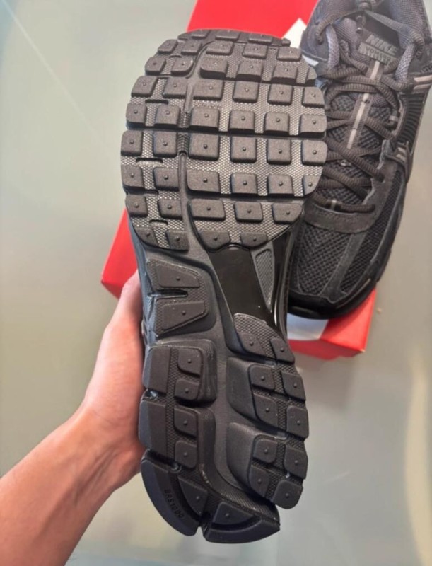 Nike Zoom Vomero 5 Black Taille 44 2