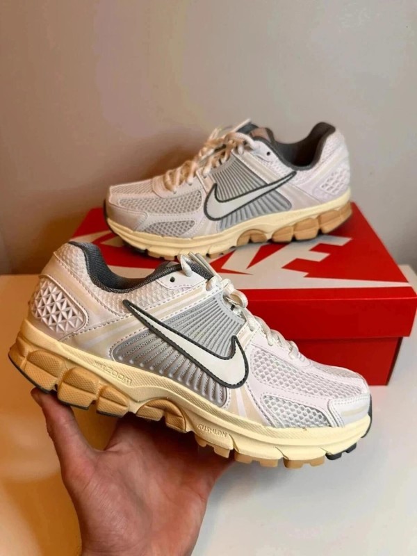 Nike zoom vomero 5 white summit taille 38,5