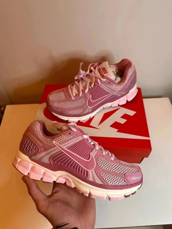 Nike zoom vomero 5 pink rose taille 37,5