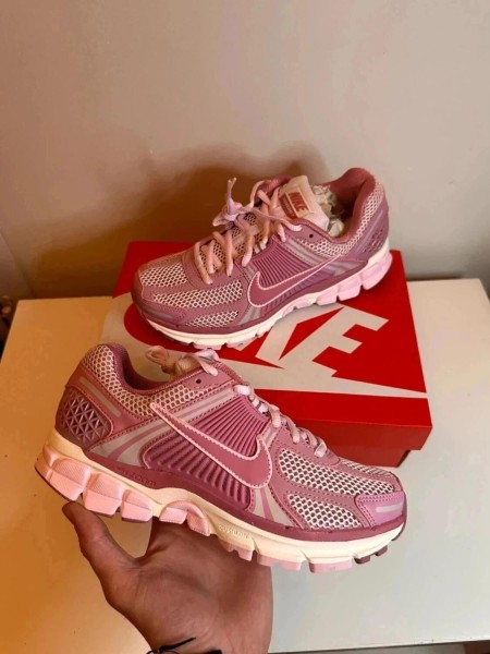 Nike zoom vomero 5 pink rose taille 37,5