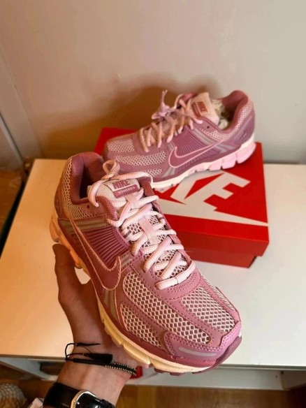 Nike zoom vomero 5 pink rose taille 37,5