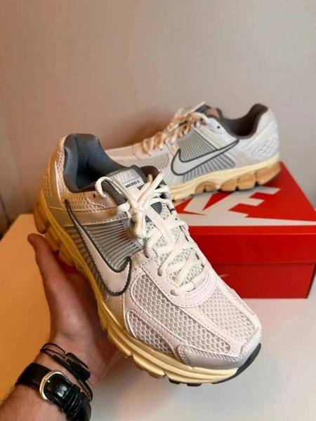 Nike zoom vomero 5 white summit taille 38,5