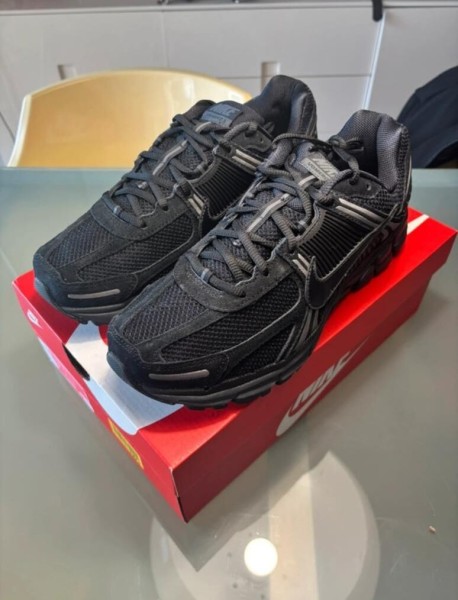 Nike Zoom Vomero 5 Black Taille 41
