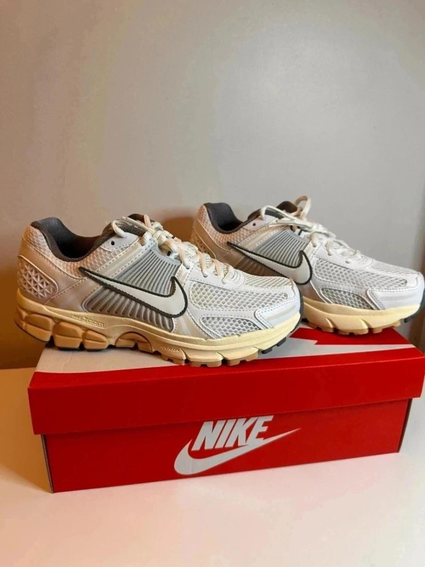 Nike zoom vomero 5 white summit taille 38,5 2