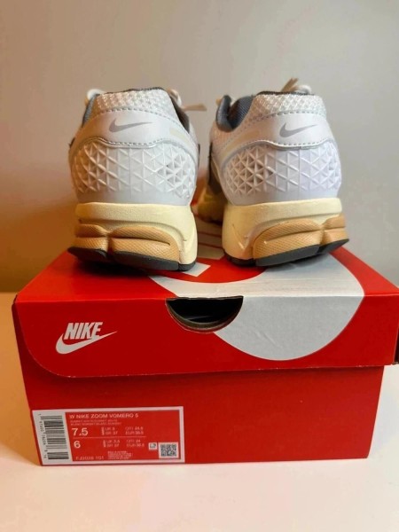 Nike zoom vomero 5 white summit taille 38,5