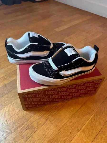Vans knu skool taille 36 neuve