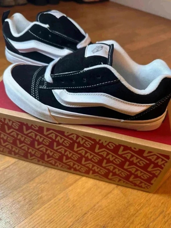 Vans knu skool taille 36 neuve 2