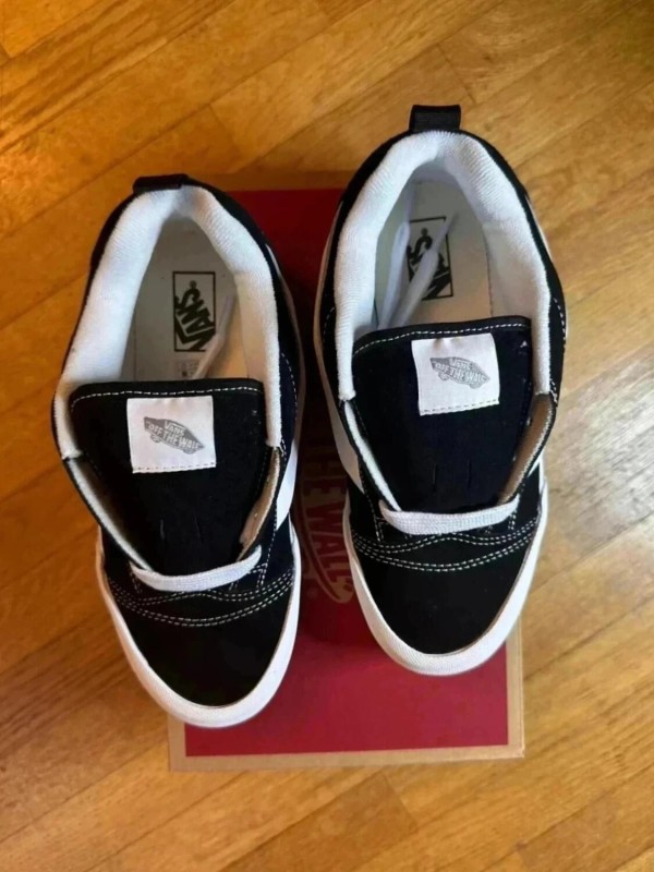 Vans knu skool taille 36 neuve 2