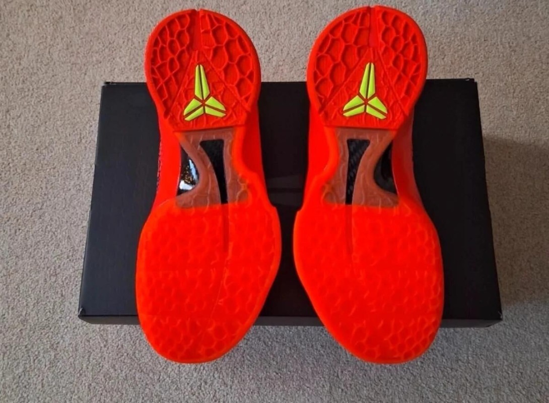 Kobe 6 Protro Reverse Grinch 2