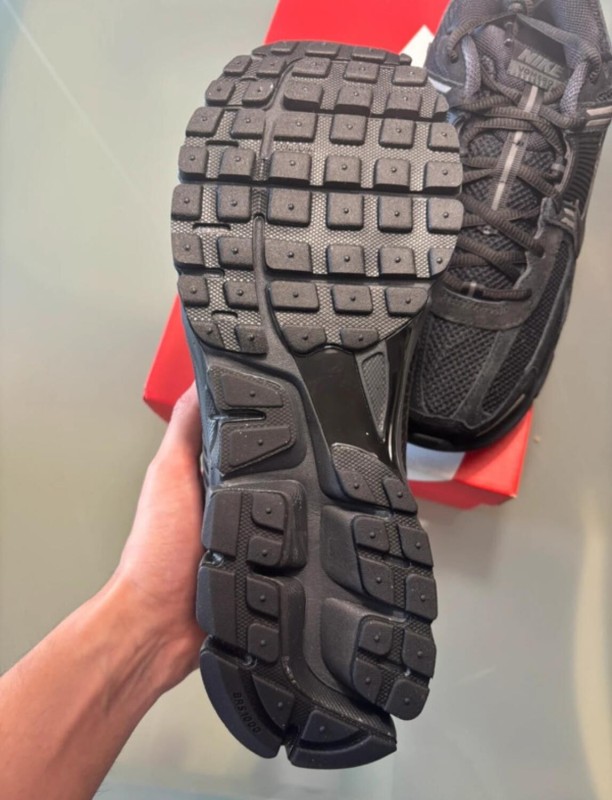 Nike Zoom Vomero 5 Black Taille 41 2