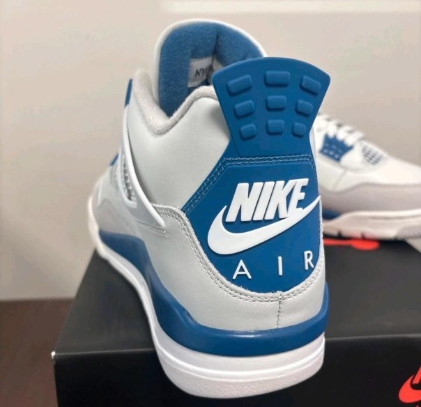 Jordan 4 Military Blue 2024 - neuf - 46