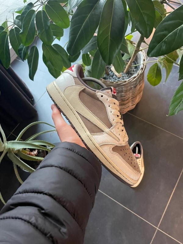 Jordan 1 Low Travis Scott reverse mocha - EU 42,5// US 9