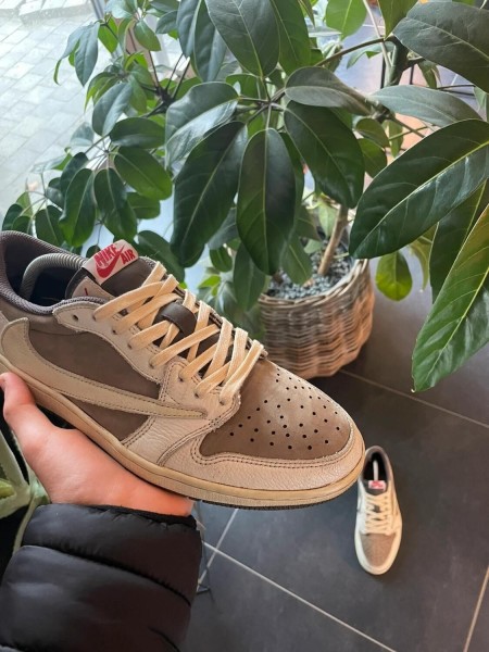 Jordan 1 Low Travis Scott reverse mocha - EU 42,5// US 9