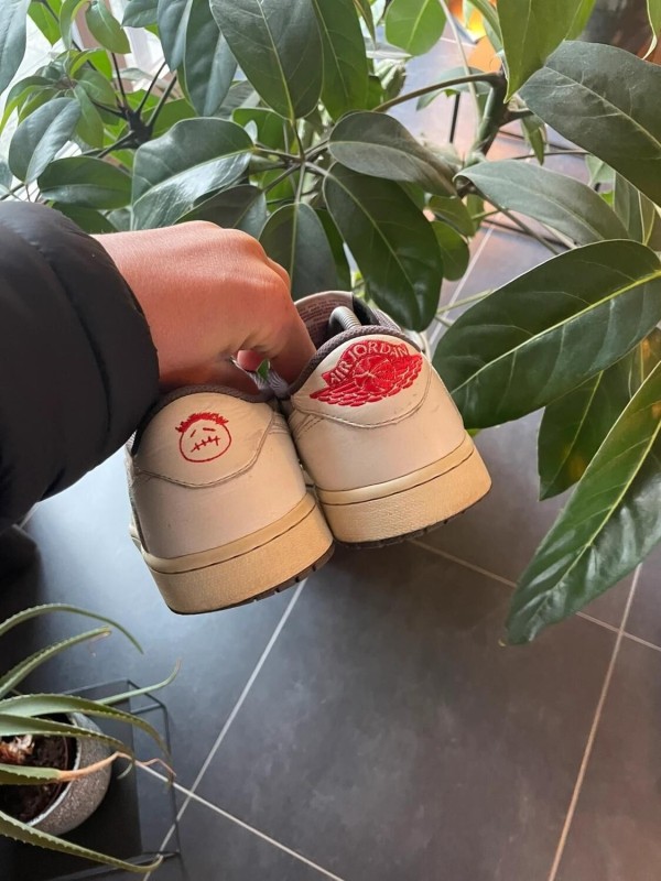 Jordan 1 Low Travis Scott reverse mocha - EU 42,5// US 9 2