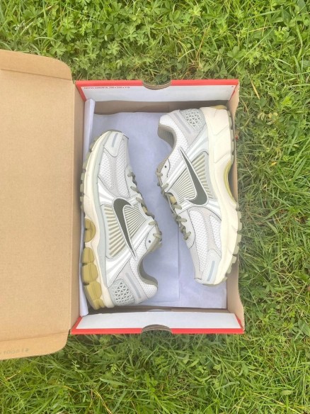 Nike vomero 5