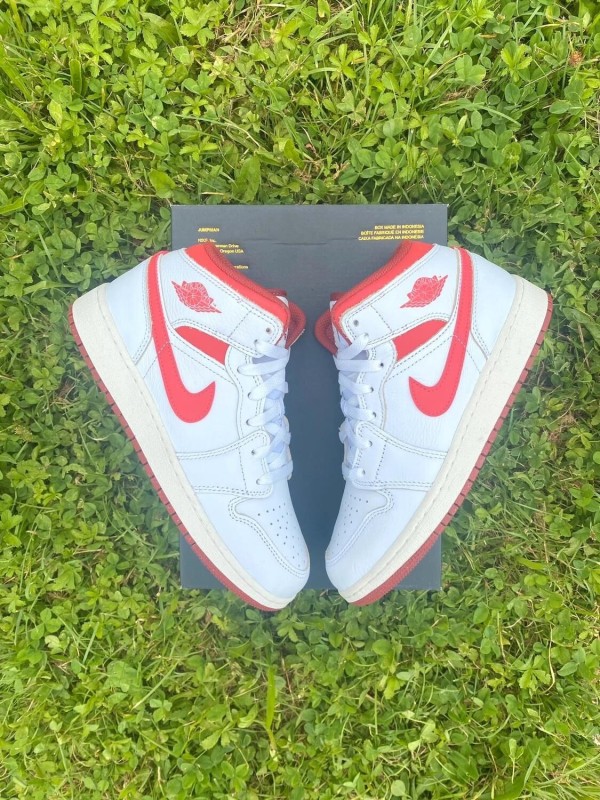 Air Jordan 1 Mid 2