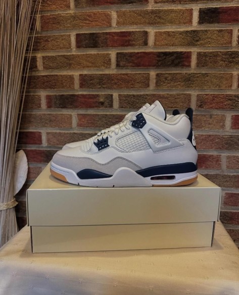 Jordan 4 Retro SB Navy
