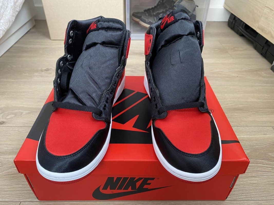 Nike Air Jordan 1 Rétro High OG Satin Bred taille 7W US (38 EU) 2