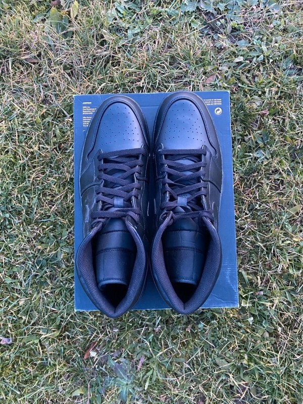 Jordan 1 Mid Black 2