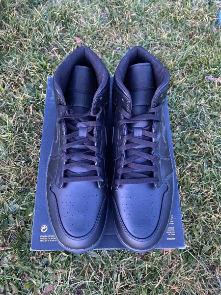 Jordan 1 Mid Black