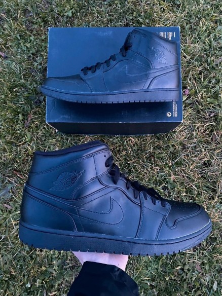 Jordan 1 Mid Black