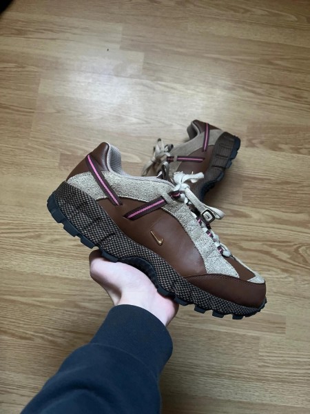 Nike air humara jacquemus marron